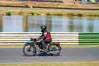 Vintage-motorcycle-club;eventdigitalimages;mallory-park;mallory-park-trackday-photographs;no-limits-trackdays;peter-wileman-photography;trackday-digital-images;trackday-photos;vmcc-festival-1000-bikes-photographs